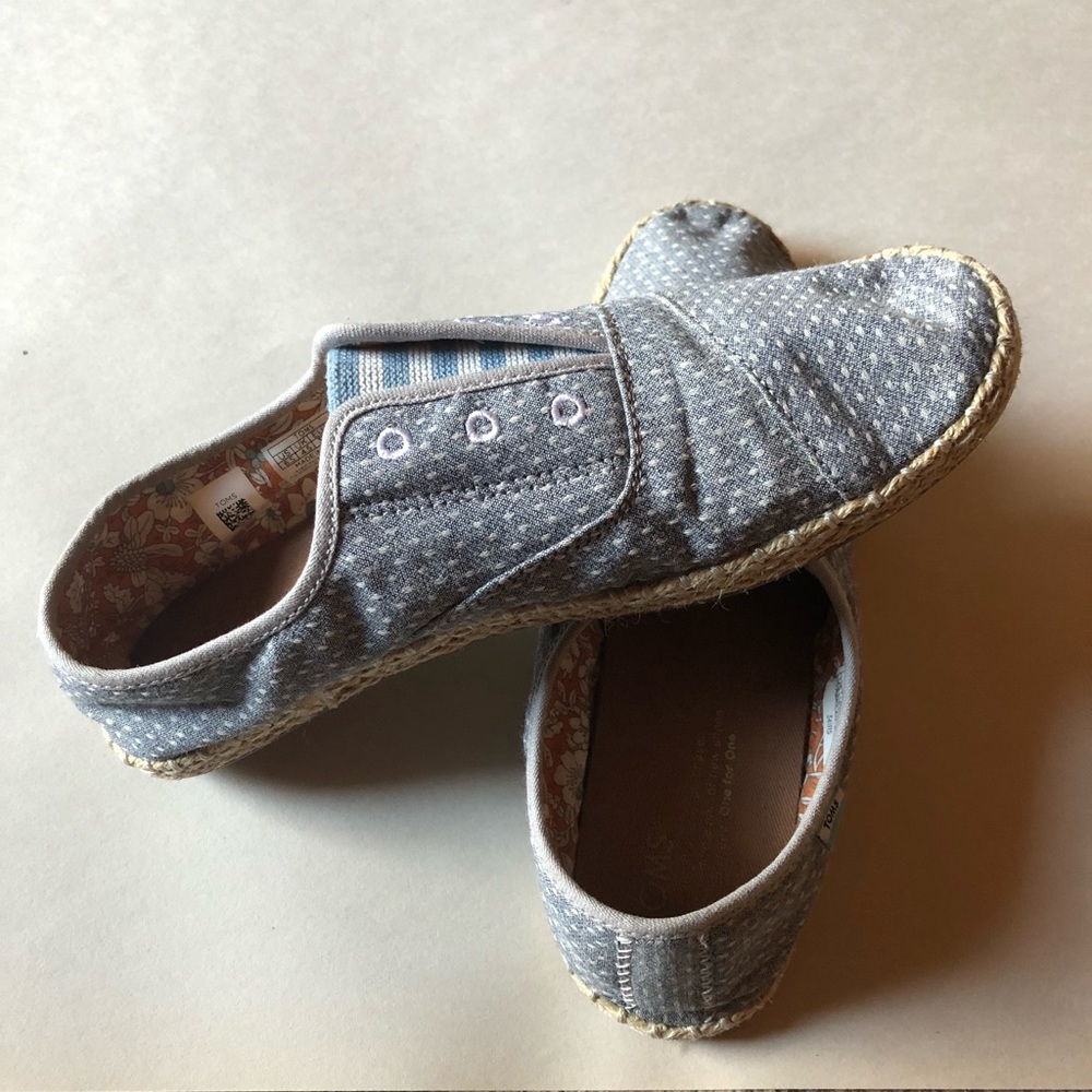TOMs shoes women’s size 6.5 chambray